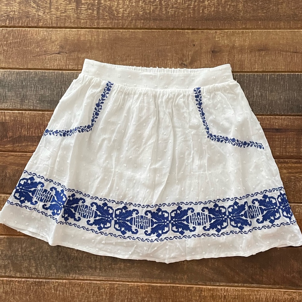 XS Skies Are Blue skirt new with tags